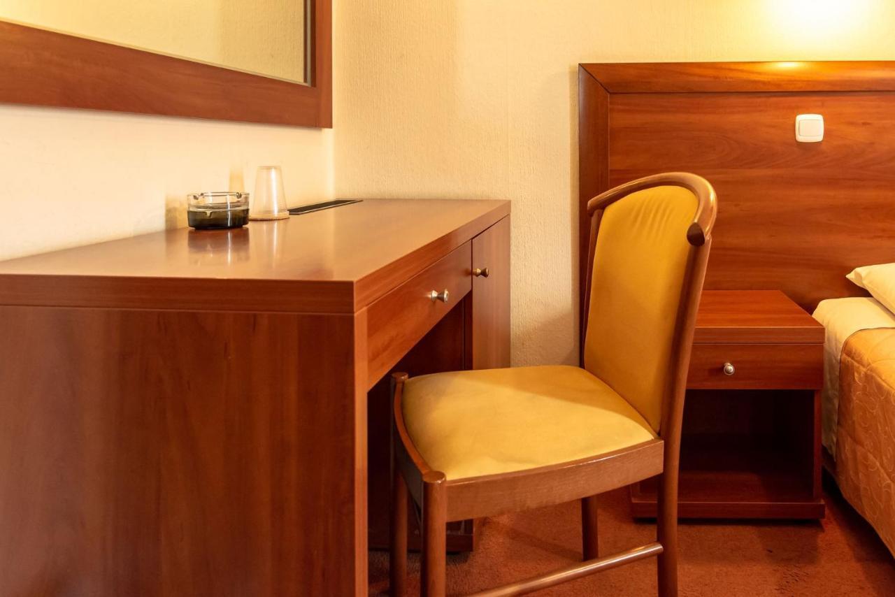 Telis Hotel Егіо Екстер'єр фото